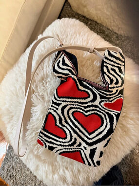 Hot Topic Red Heart Knit Tote Bag Removable Crossbody Strap
